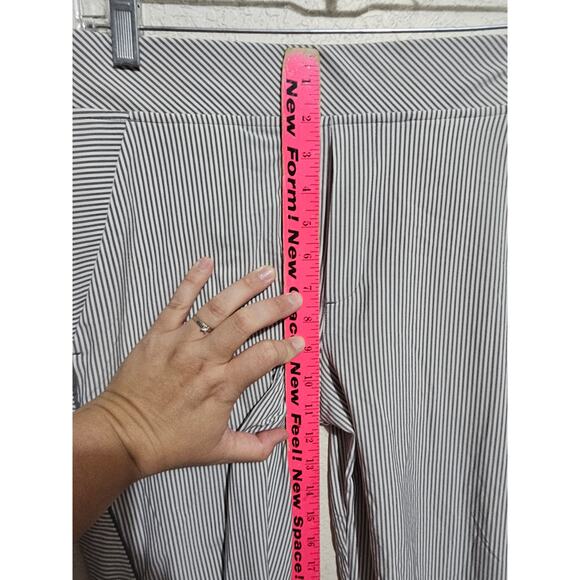 Athleta Brooklyn Textured Ankle Pant Womens Gray Striped Size 8  (838) - Picture 7 of 10